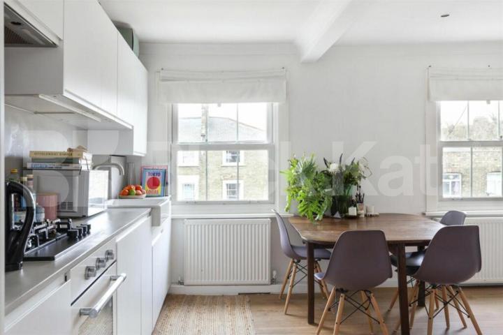 Modern one bed set on the 2nd floor of a period house mins to Camden Agar Grove, Camden