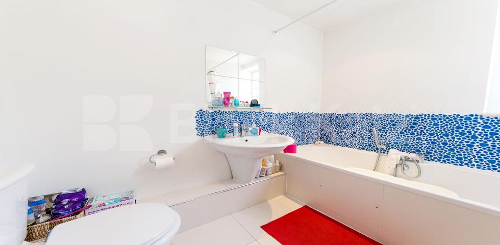 Beautiful family home situated in an amazing residential location  Brim Hill, Hampstead Garden Suburbs