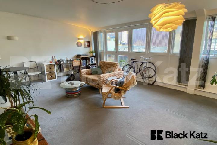 Bright and airy penthouse apartment near London Bridge Station Lion Court, Shand Street, London Bridge