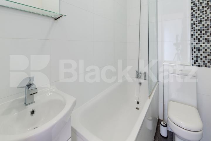 			2 Bedroom, 1 bath, 1 reception Flat			 Hillmarton Road , Caledonian Road