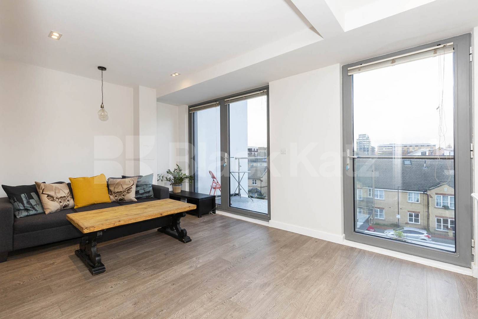 Stunning Two Double Bedroom, one Bathroom Apartment with Balcony – Hoxton Mintern Street, Old Street - Shoreditch