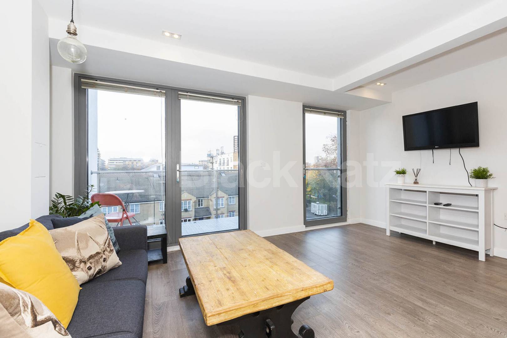 Stunning Two Double Bedroom, one Bathroom Apartment with Balcony – Hoxton Mintern Street, Old Street - Shoreditch