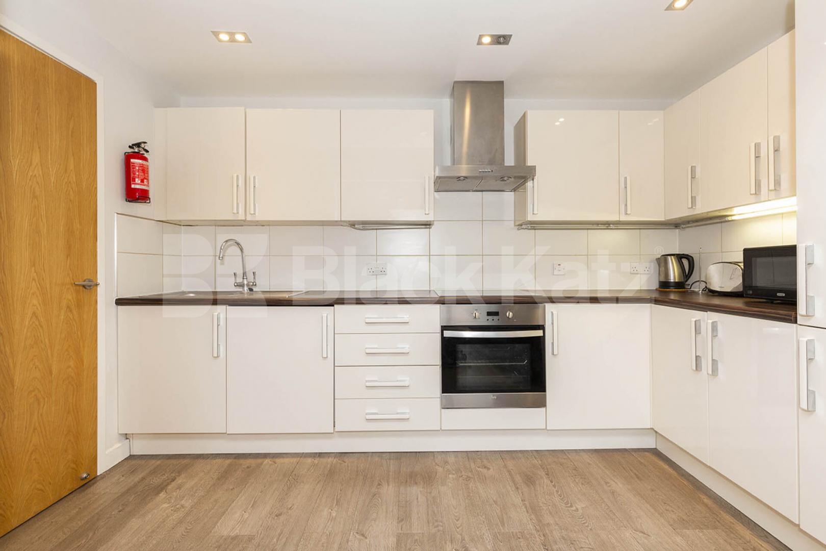 Stunning Two Double Bedroom, one Bathroom Apartment with Balcony – Hoxton Mintern Street, Old Street - Shoreditch