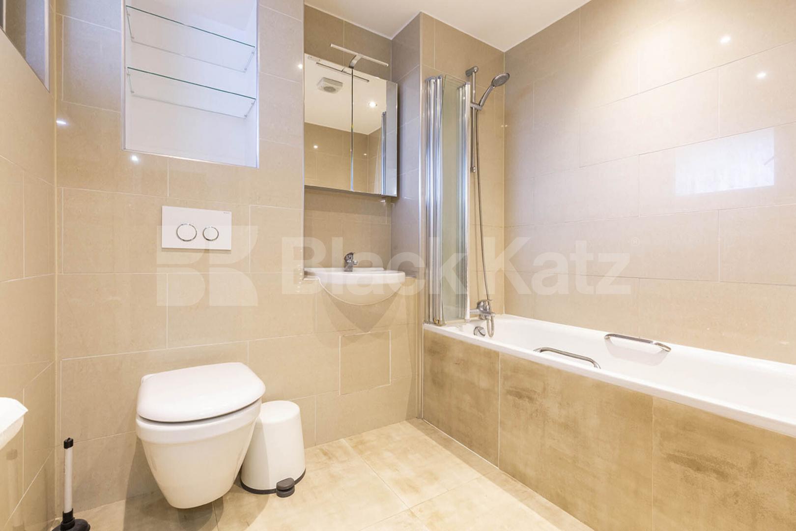 Stunning Two Double Bedroom, one Bathroom Apartment with Balcony – Hoxton Mintern Street, Old Street - Shoreditch