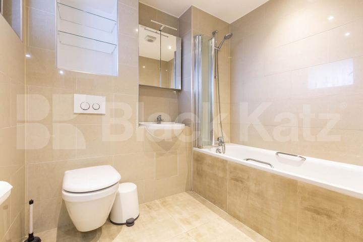 Stunning Two Double Bedroom, one Bathroom Apartment with Balcony – Hoxton Mintern Street, Old Street - Shoreditch