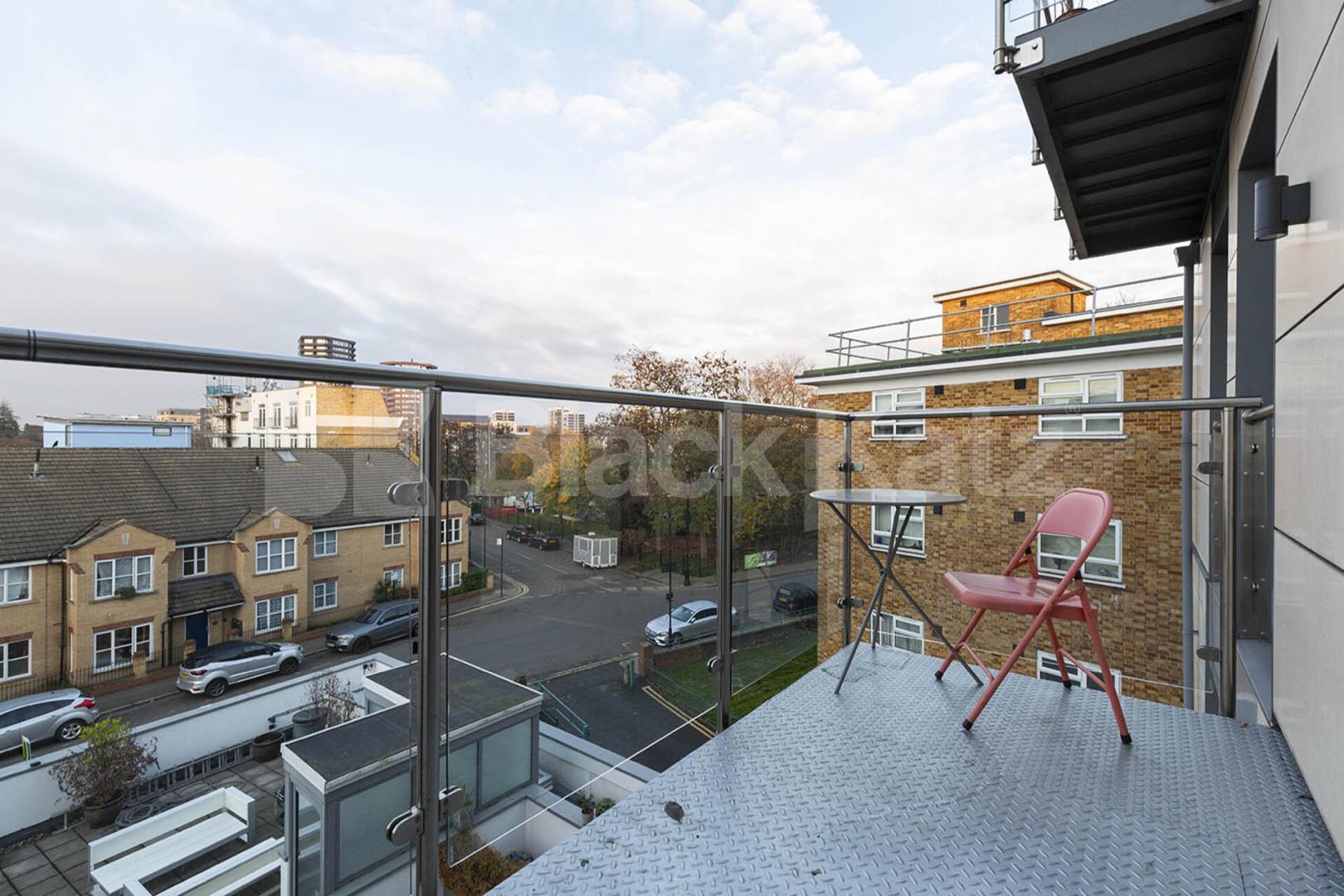 Stunning Two Double Bedroom, one Bathroom Apartment with Balcony – Hoxton Mintern Street, Old Street - Shoreditch