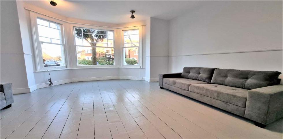 			3 Bedroom, 1 bath, 1 reception Flat			 Harvist Road, QUEENS PARK