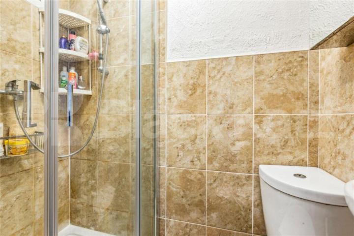 4 bedroom house seconds to the beautiful green spaces of Alexandra park Campsfield Road, Alexandra Park 