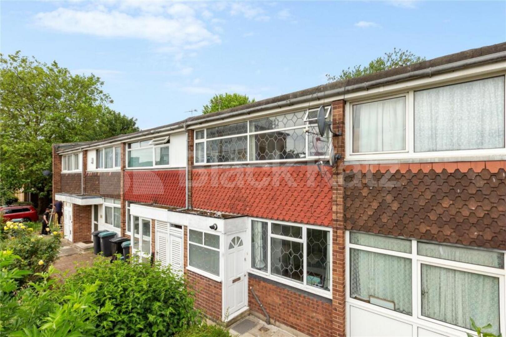 4 bedroom house seconds to the beautiful green spaces of Alexandra park Campsfield Road, Alexandra Park 