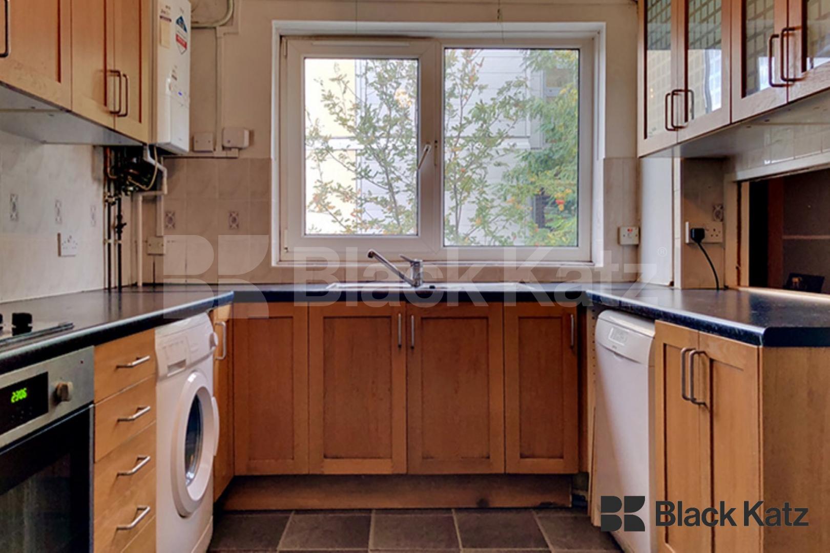 Larger Than Average One bedroomed Apartment  Larkhall Lane, Stockwell