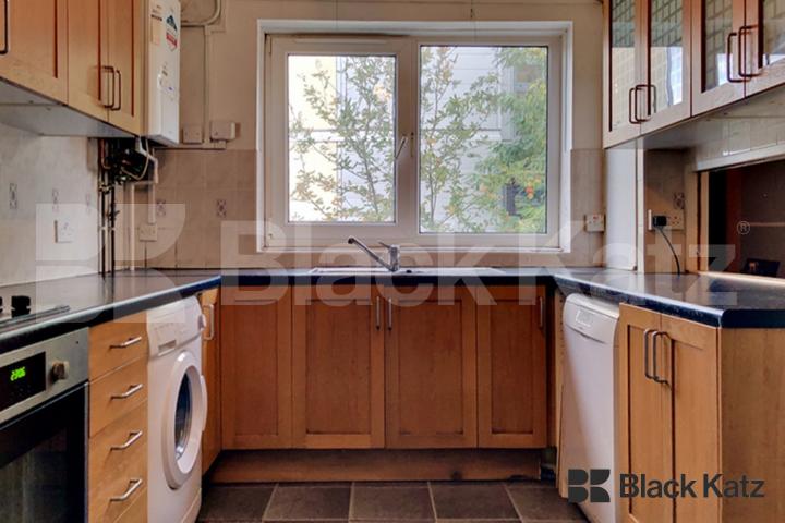 Larger Than Average One bedroomed Apartment  Larkhall Lane, Stockwell