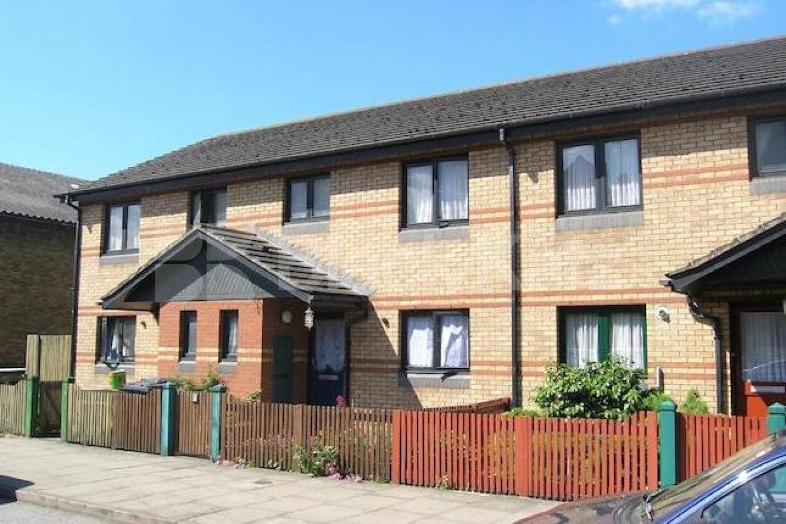 			FANSTASTIC NEW INSTRUCTION!, 3 Bedroom, 1 bath, 1 reception House			 Miles Road, HORNSEY