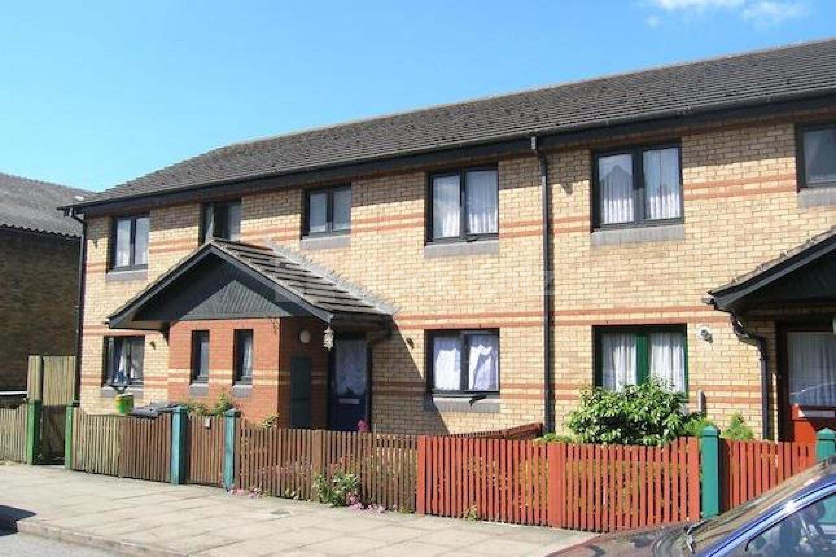 			FANSTASTIC NEW INSTRUCTION!, 3 Bedroom, 1 bath, 1 reception House			 Miles Road, HORNSEY N8