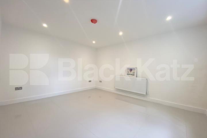Recently refurbished maisonette with two bathrooms & patio area Hugh Street , Pimlico