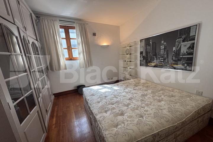 Superbly located, two bathrooms, generous period conversion  Union Street, London Bridge