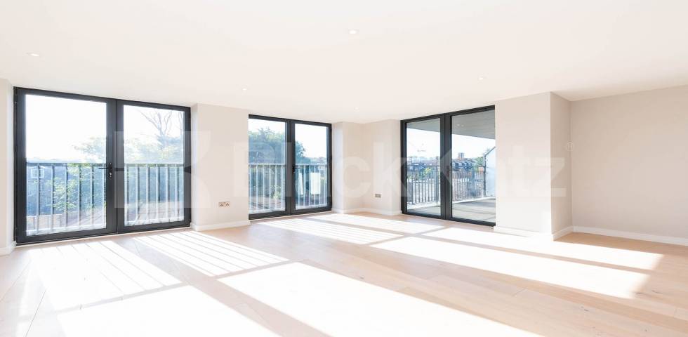 			2 Bedroom,  bath, 1 reception 			 Tottenham Lane, Crouch End