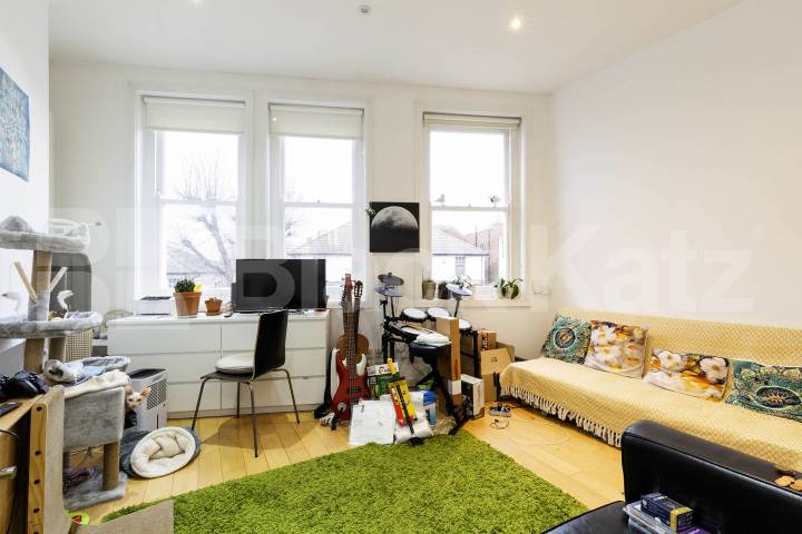  3 double bedroom split level flat located in a leafy part of Muswell Hill  Pages Lane, Muswell Hill 