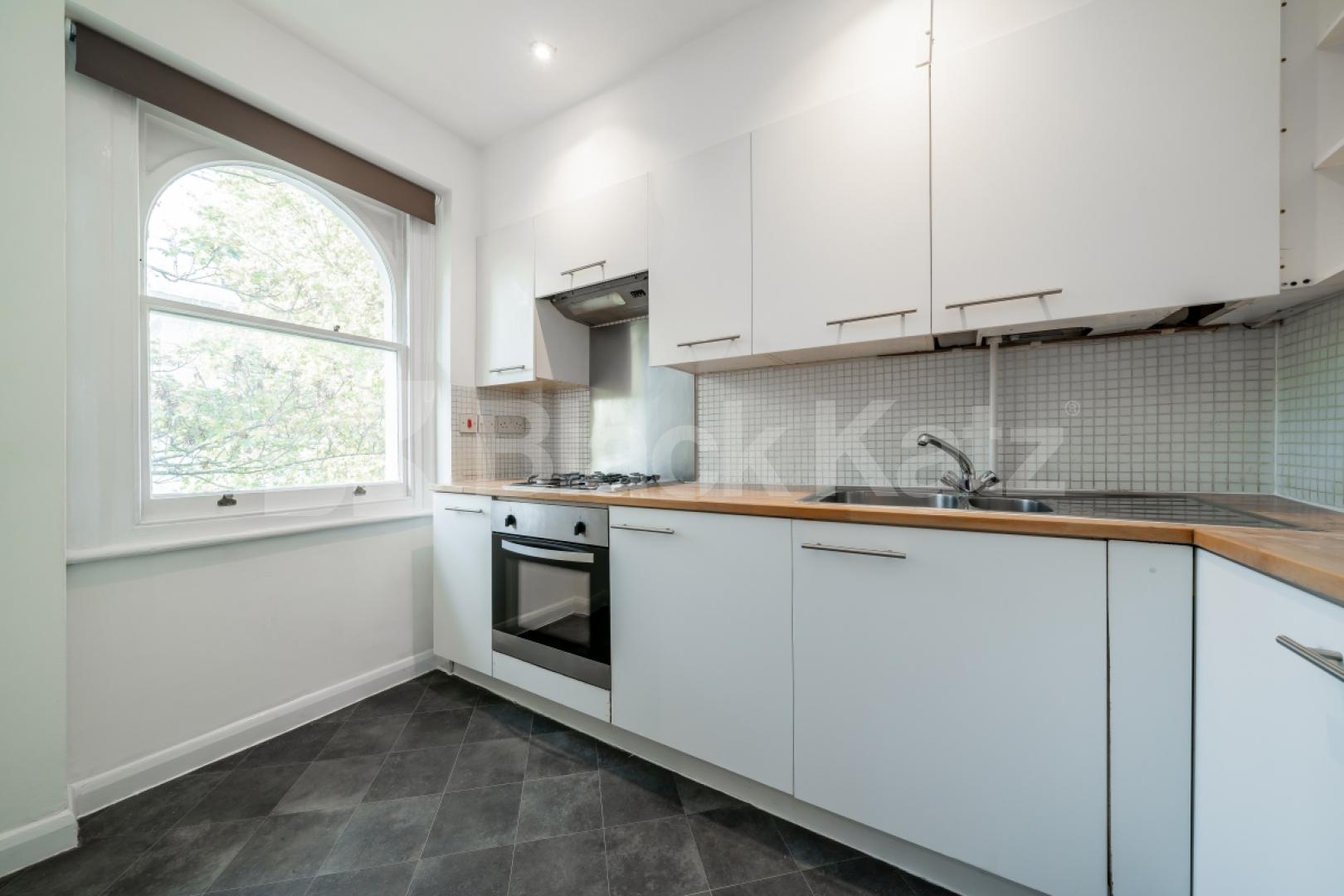 			4 BED MINS TO PORTOBELLO ROAD! , 4 Bedroom, 1 bath, 1 reception Flat			 Aldridge Road Villas, WESTBOURNE PARK/ LADBROKE GROVE