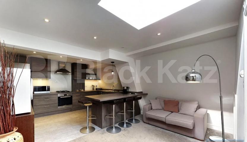 A beautifully two double bedroom apartment offering a modern and stylish living  Camden Road , Holloway