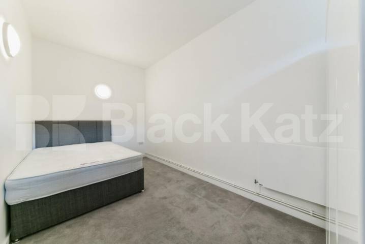 Stylish Loft Style Apartment with Balcony in a Modern Private Development Ability Plaza - Kingsland Road, Dalston