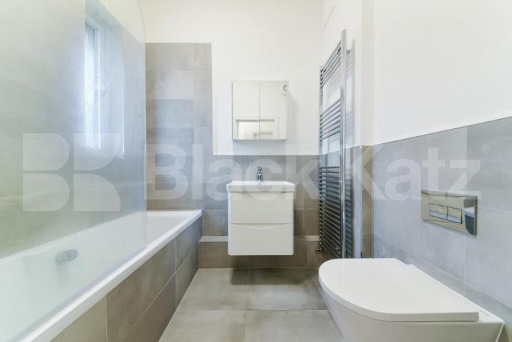 Stylish Loft Style Apartment with Balcony in a Modern Private Development Ability Plaza - Kingsland Road, Dalston