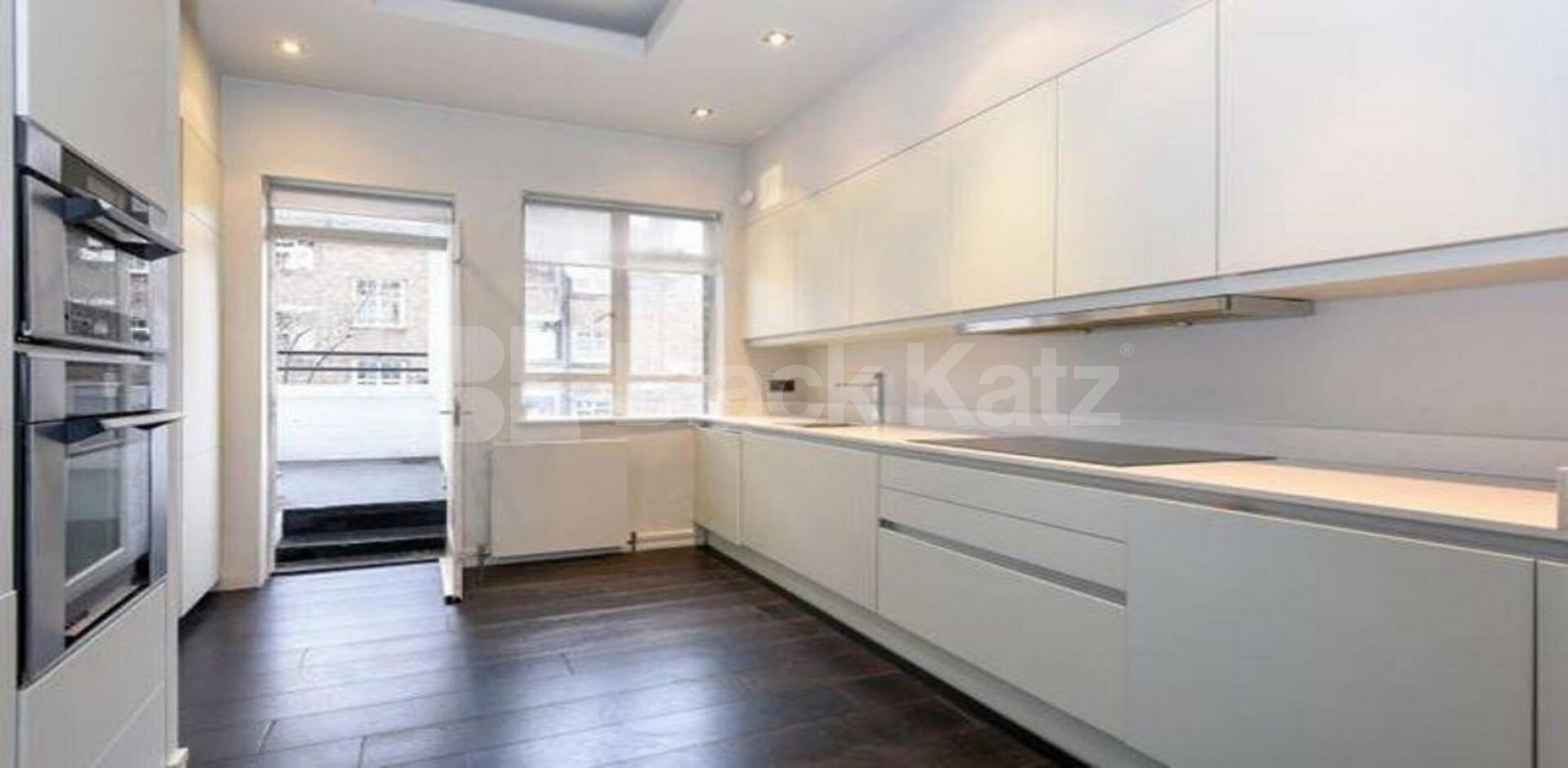 			2 Bedroom, 1 bath, 1 reception Flat			 Myddleton Square, ISLINGTON EC1