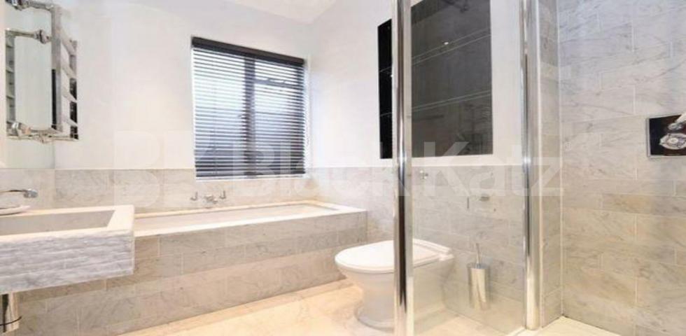 			2 Bedroom, 1 bath, 1 reception Flat			 Myddleton Square, ISLINGTON EC1