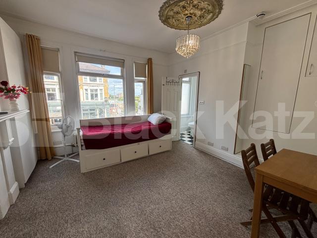 Gas, electric, water, council tax & internet all included in the rent Lavender Hill, Battersea/Clapham