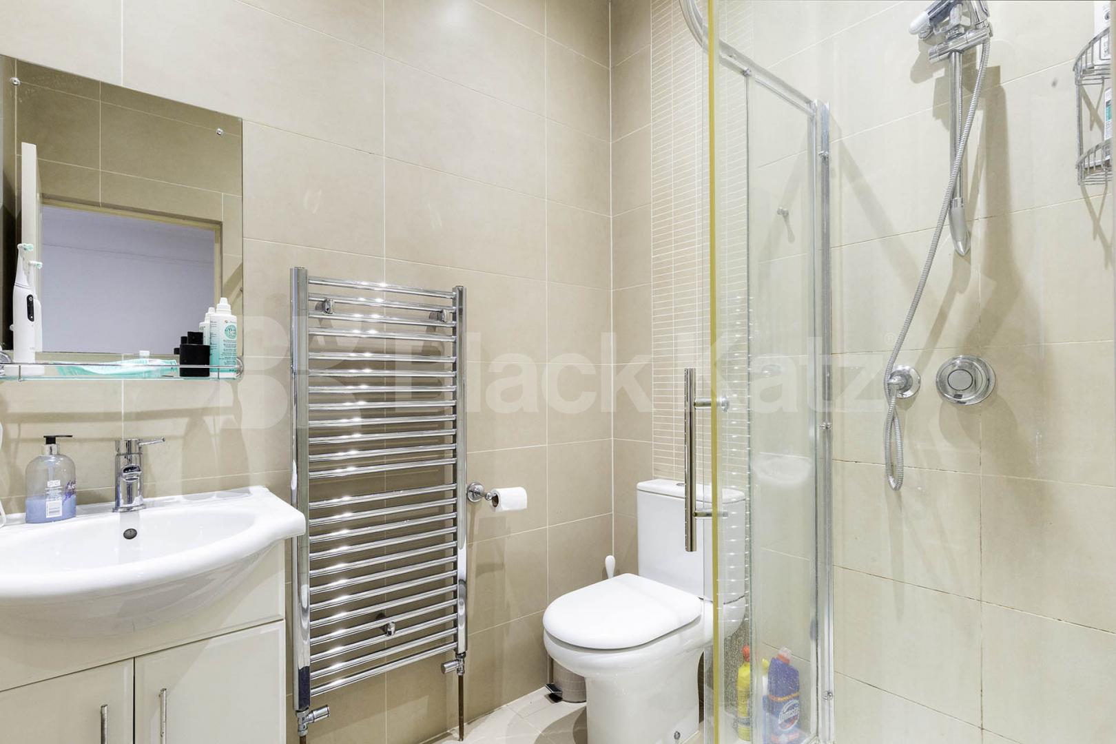 Beautiful three double bedroom property situated in the finest of areas Biddulph Mansions, Elgin Avenue, Maida Vale