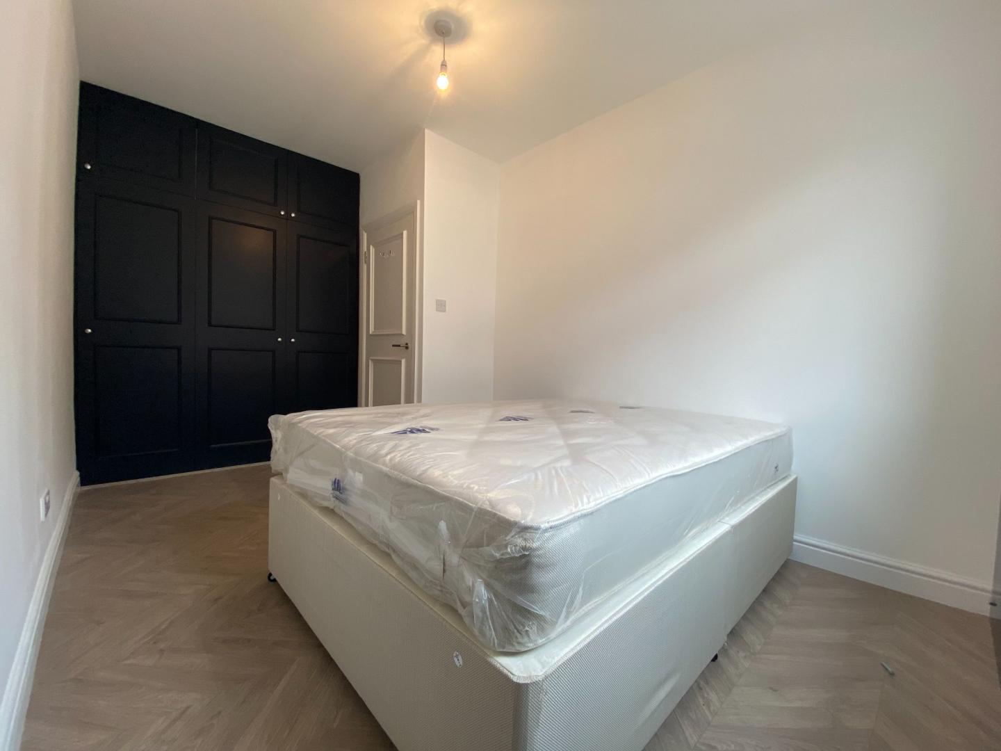 Stunning Fully Renovated Garden Apartment High Road, Willesden Green