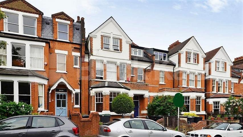 			3 Bedroom, 1 bath, 1 reception Flat			 Muswell Avenue, Muswell Hill