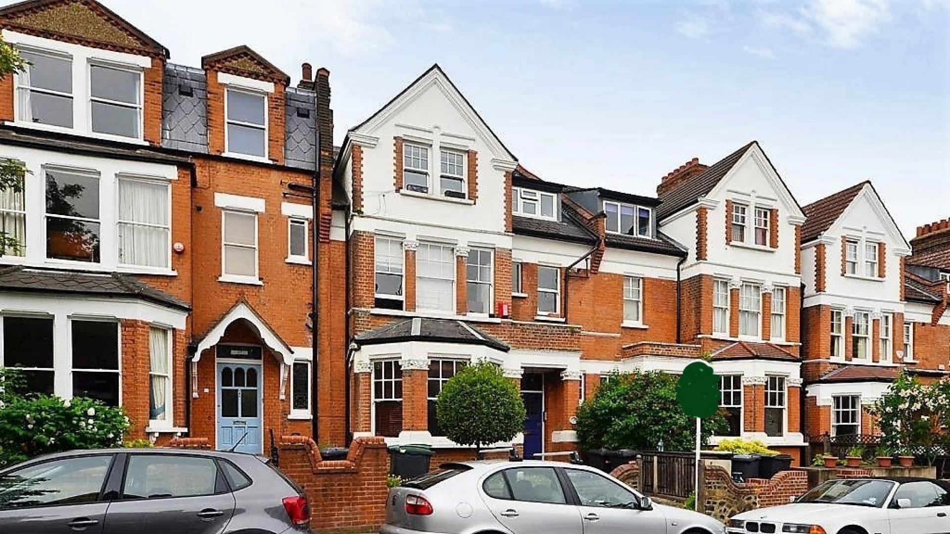 			3 Bedroom, 1 bath, 1 reception Flat			 Muswell Avenue, Muswell Hill