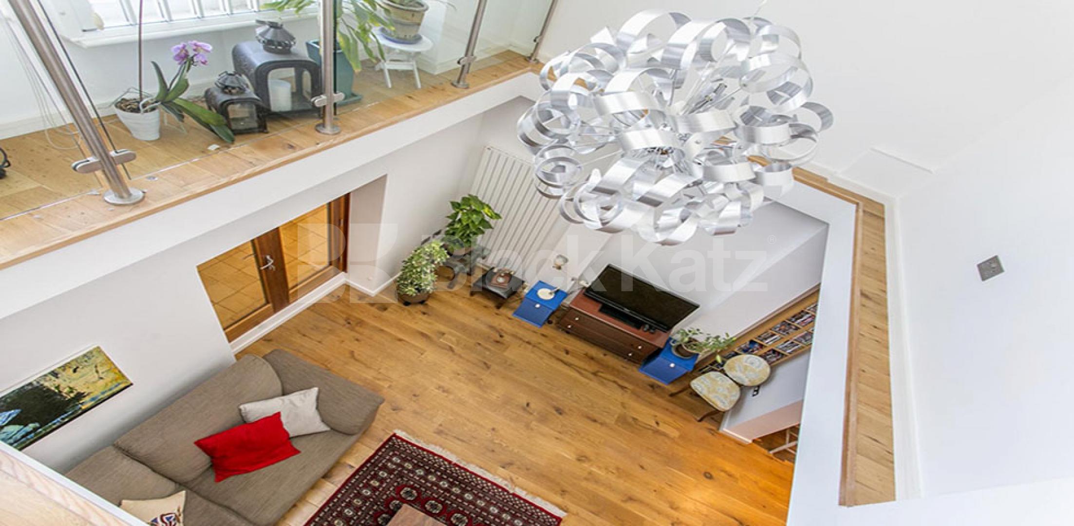 			STUNNING CONVERTED PUB - 3 BED - 2 BATH!, 3 Bedroom, 1 bath, 1 reception Flat			 Wilmot Place, CAMDEN