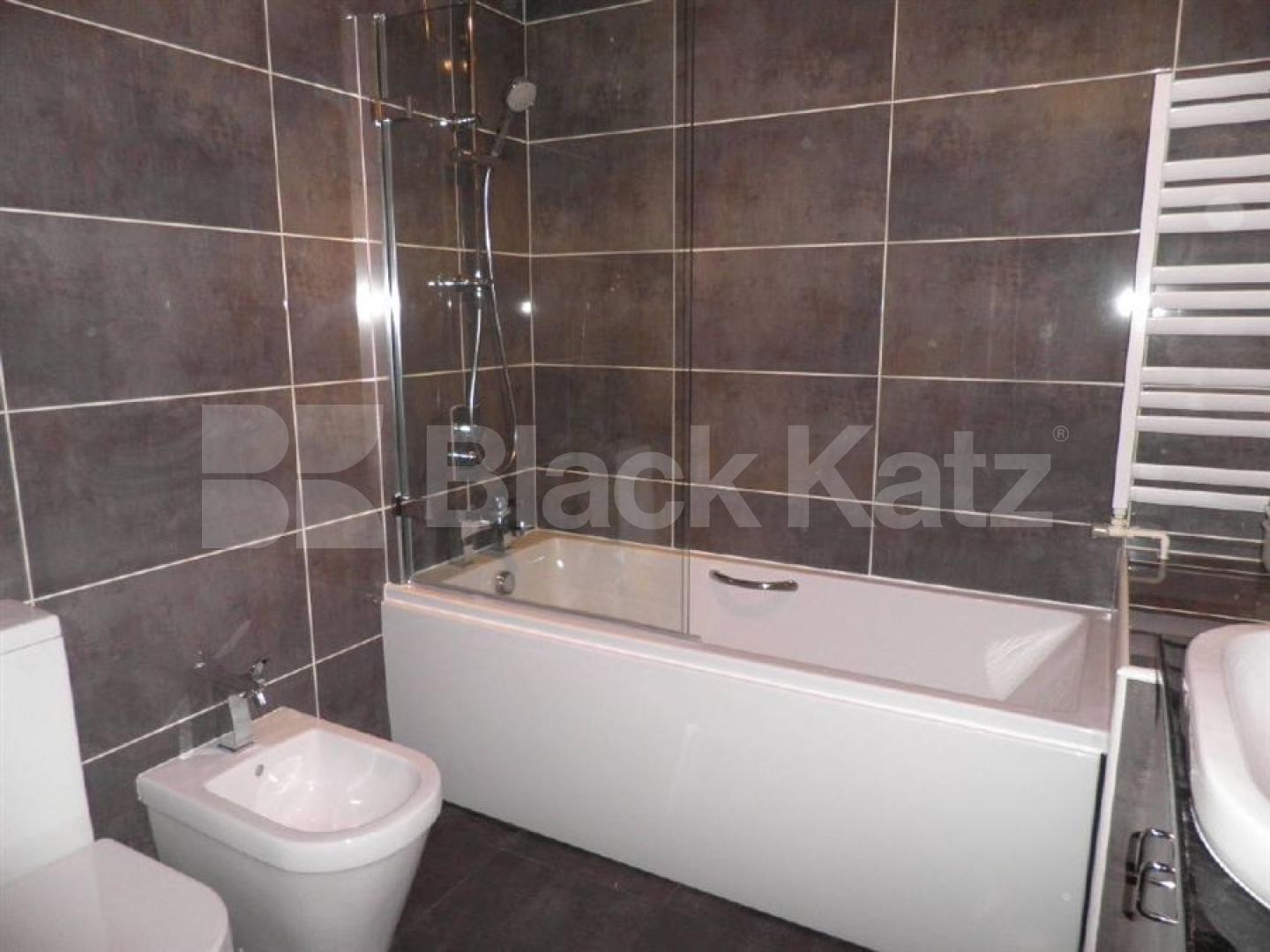 			NEW INSTRUCTION, 3 Bedroom, 1 bath, 1 reception Apartment			 Putney Hill, Putney