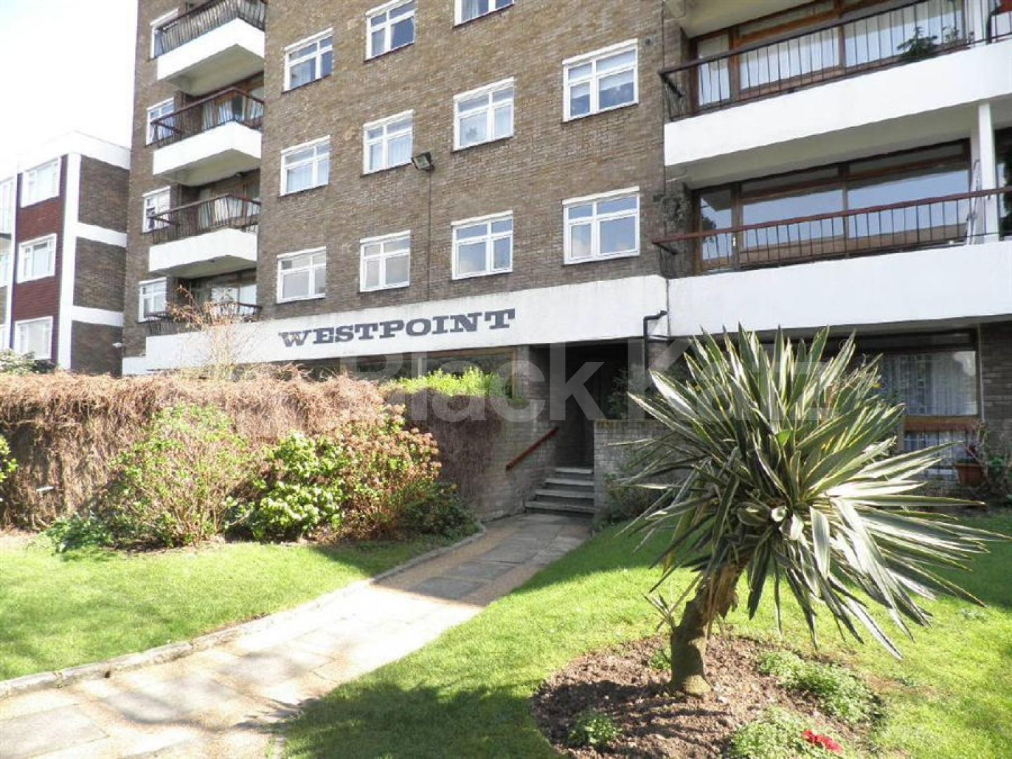 			NEW INSTRUCTION, 3 Bedroom, 1 bath, 1 reception Apartment			 Putney Hill, Putney