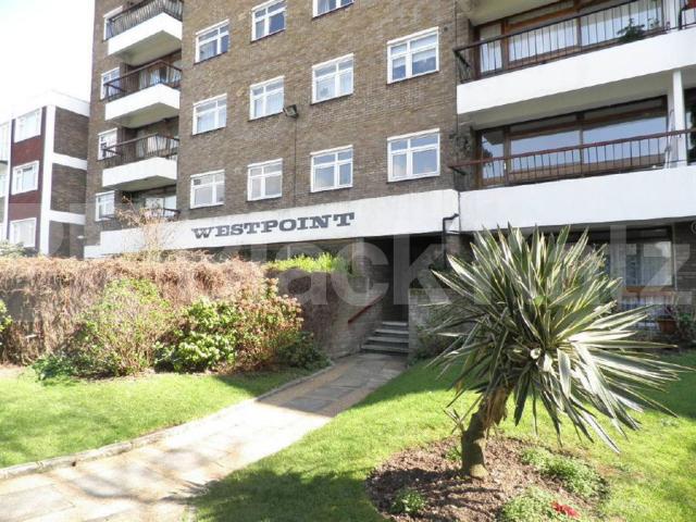 			NEW INSTRUCTION, 3 Bedroom, 1 bath, 1 reception Apartment			 Putney Hill, Putney