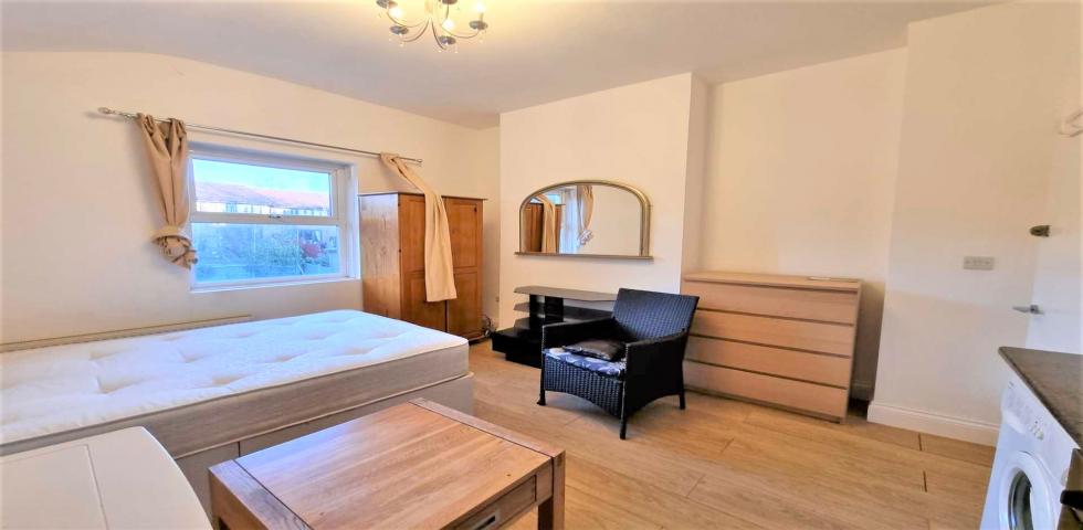 			Studio Apartment, 1 bath, 1 reception Studio			 Fordwych Road, WEST HAMPSTEAD/KILBURN