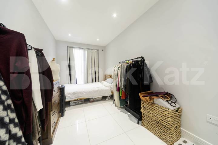 Available from the start of June, this exceptional five-bedroom home has been recently renovated to a high standard, offering modern, spacious living in a highly convenient location.The property comprises five large double bedrooms, all well-proporti Burnley Road, Dollis Hill, NW10,  London