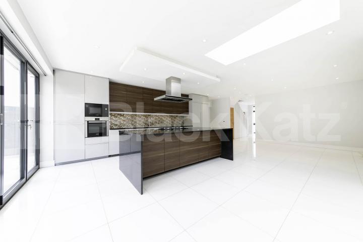 Available from the start of June, this exceptional five-bedroom home has been recently renovated to a high standard, offering modern, spacious living in a highly convenient location.The property comprises five large double bedrooms, all well-proporti Burnley Road, Dollis Hill, NW10,  London