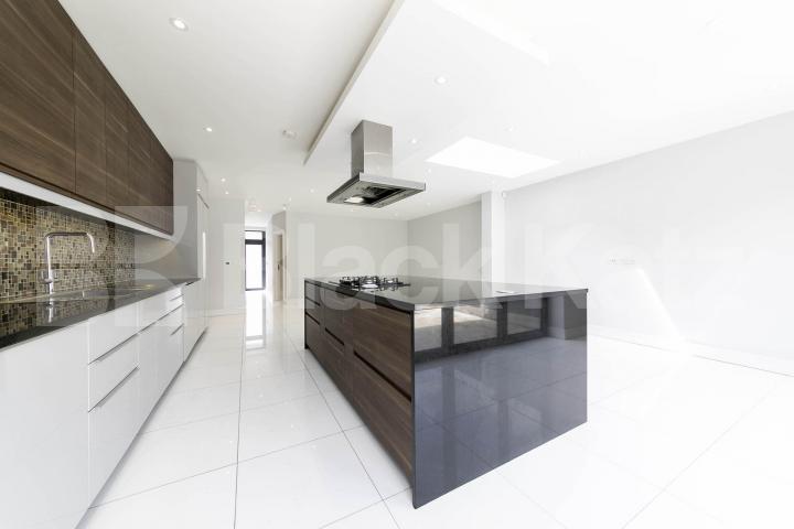 Available from the start of June, this exceptional five-bedroom home has been recently renovated to a high standard, offering modern, spacious living in a highly convenient location.The property comprises five large double bedrooms, all well-proporti Burnley Road, Dollis Hill, NW10,  London