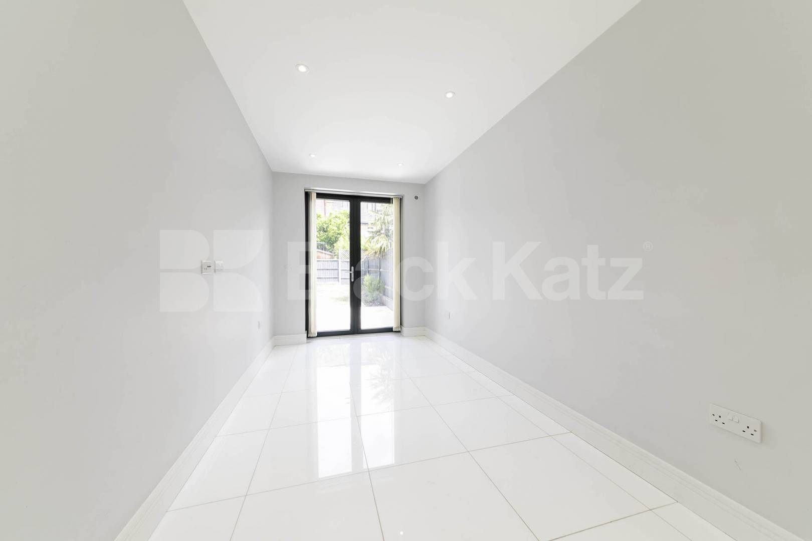 Available from the start of June, this exceptional five-bedroom home has been recently renovated to a high standard, offering modern, spacious living in a highly convenient location.The property comprises five large double bedrooms, all well-proporti Burnley Road, Dollis Hill, NW10,  London