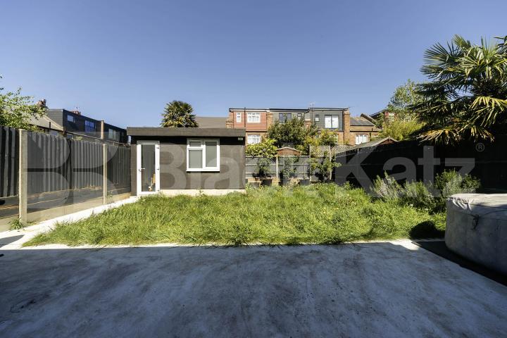 Available from the start of June, this exceptional five-bedroom home has been recently renovated to a high standard, offering modern, spacious living in a highly convenient location.The property comprises five large double bedrooms, all well-proporti Burnley Road, Dollis Hill, NW10,  London