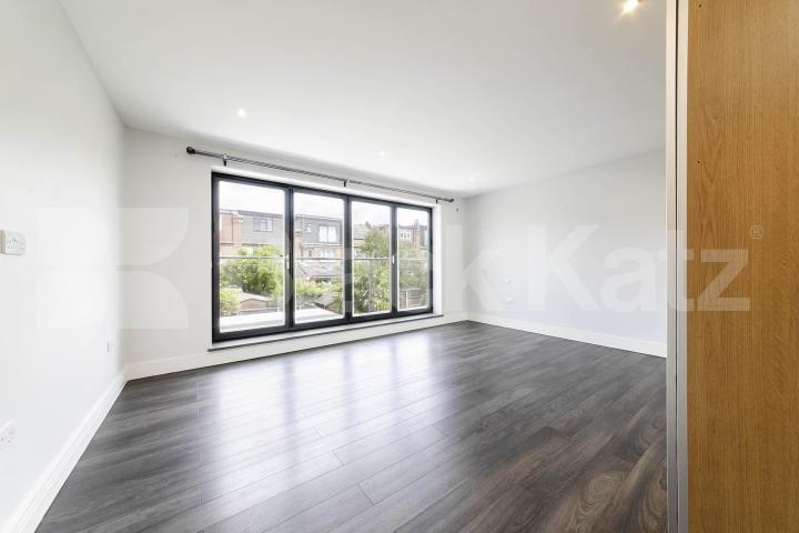 Available from the start of June, this exceptional five-bedroom home has been recently renovated to a high standard, offering modern, spacious living in a highly convenient location.The property comprises five large double bedrooms, all well-proporti Burnley Road, Dollis Hill, NW10,  London