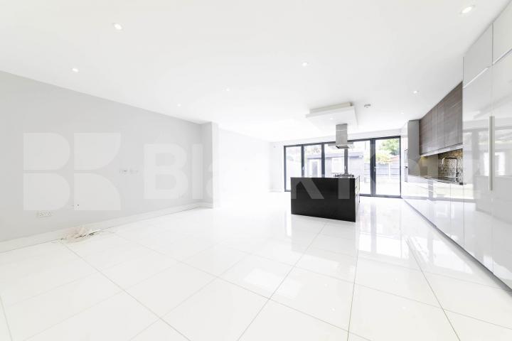 Available from the start of June, this exceptional five-bedroom home has been recently renovated to a high standard, offering modern, spacious living in a highly convenient location.The property comprises five large double bedrooms, all well-proporti Burnley Road, Dollis Hill, NW10,  London