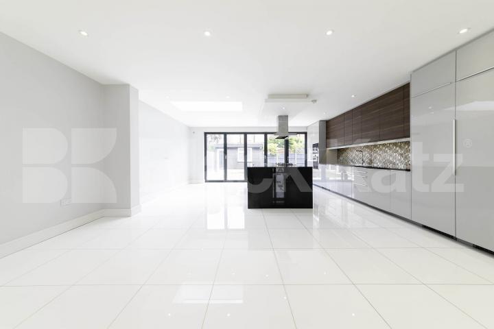 Available from the start of June, this exceptional five-bedroom home has been recently renovated to a high standard, offering modern, spacious living in a highly convenient location.The property comprises five large double bedrooms, all well-proporti Burnley Road, Dollis Hill, NW10,  London