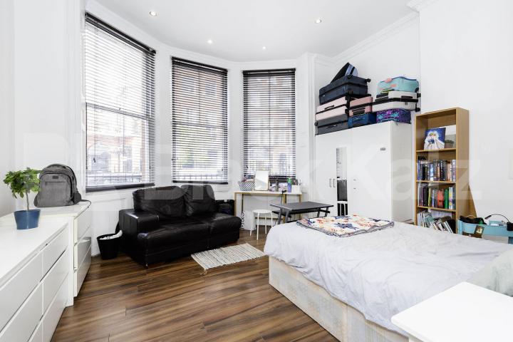 Superb 4 bedroom 2 bathroom split level apartment in Baker Street  Nottingham Place, Baker Street / Marylebone 