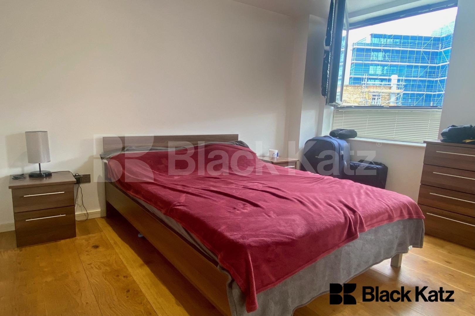 Flooded with natural light, contemporary& superbly located  Webber Street, London bridge/Southwark/Borough borders.