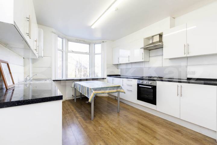 Black Katz are pleased to offer this large four bedroom apartment set on the first floor within an end of terrace period building Walm Lane, London, NW2,  London