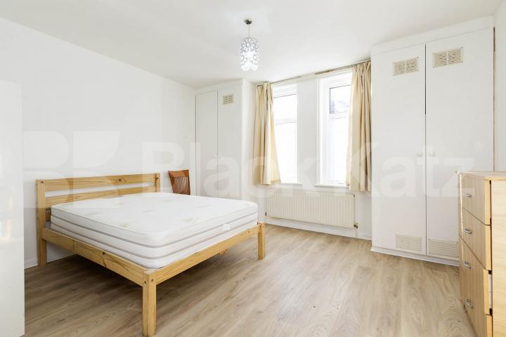 Black Katz are pleased to offer this large four bedroom apartment set on the first floor within an end of terrace period building Walm Lane, London, NW2,  London
