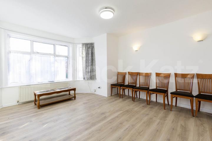 Black Katz are pleased to offer this large four bedroom apartment set on the first floor within an end of terrace period building Walm Lane, London, NW2,  London